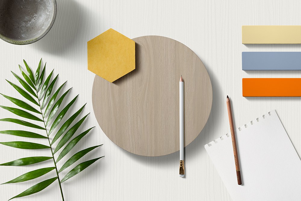 Moodboard Calm Workspace con tonos neutros, superficies suaves y acentos de color equilibrados